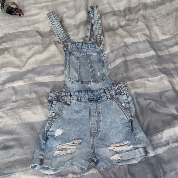 H&M Divided Ripped Overall Shorts Size 0 - Picture 1 of 2